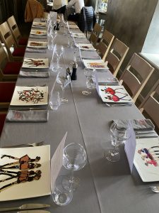 Assiettes peintes en situation